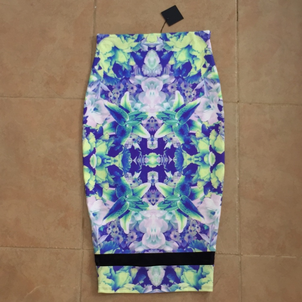 Donna Mizani printed midi skirt. Size small